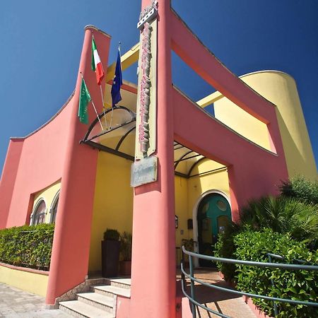 Lo Scacciapensieri Hotel & Restaurant Монтероні-ді-Лечче Екстер'єр фото