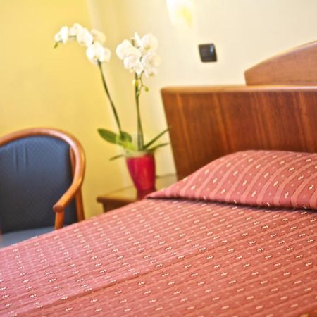 Lo Scacciapensieri Hotel & Restaurant Монтероні-ді-Лечче Екстер'єр фото