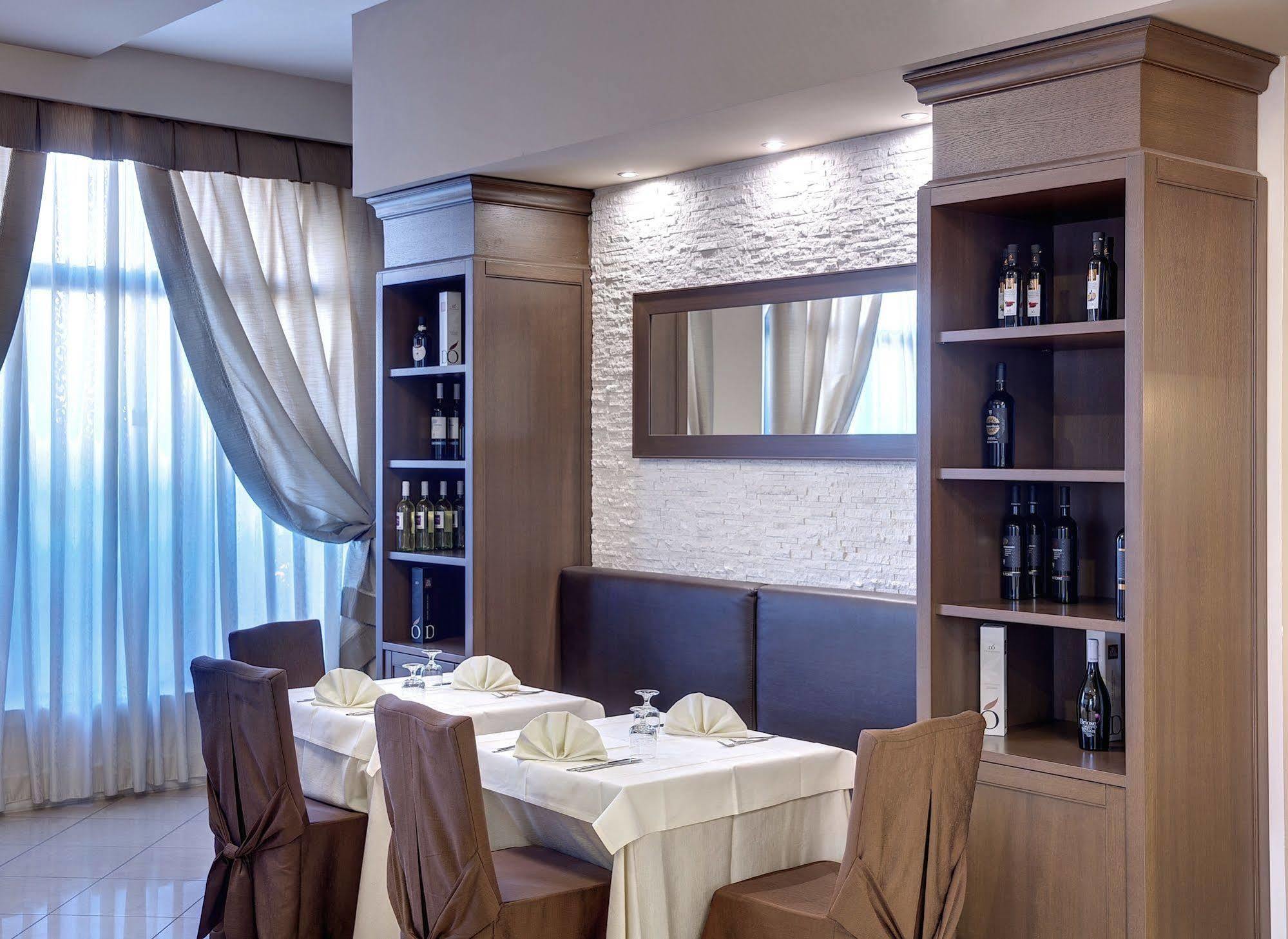 Lo Scacciapensieri Hotel & Restaurant Монтероні-ді-Лечче Екстер'єр фото