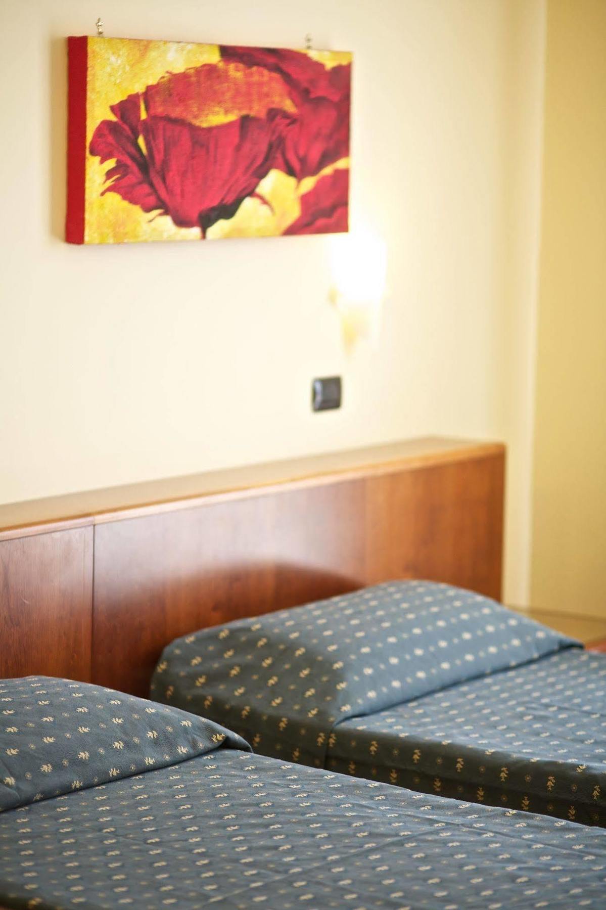 Lo Scacciapensieri Hotel & Restaurant Монтероні-ді-Лечче Екстер'єр фото