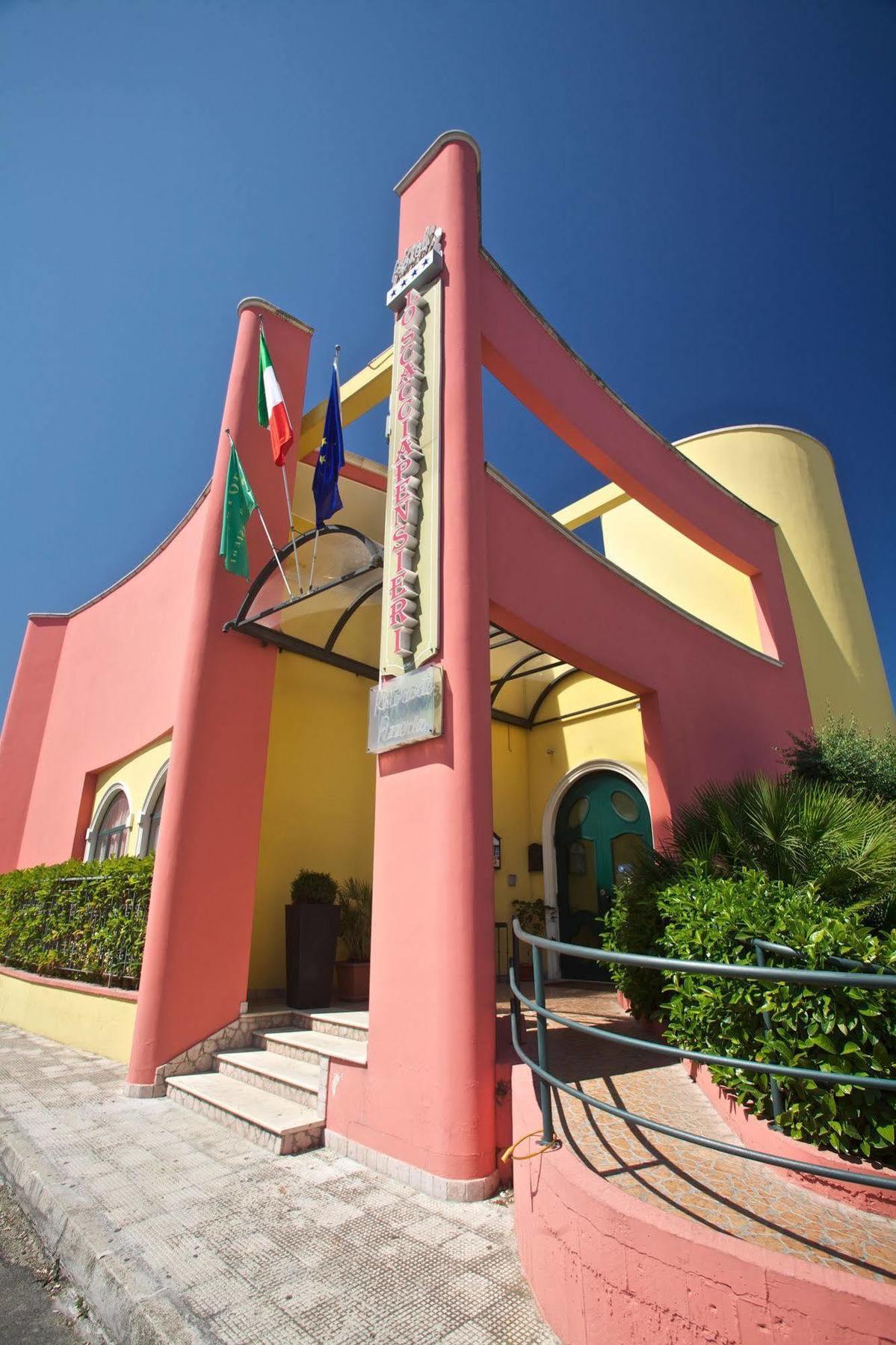 Lo Scacciapensieri Hotel & Restaurant Монтероні-ді-Лечче Екстер'єр фото
